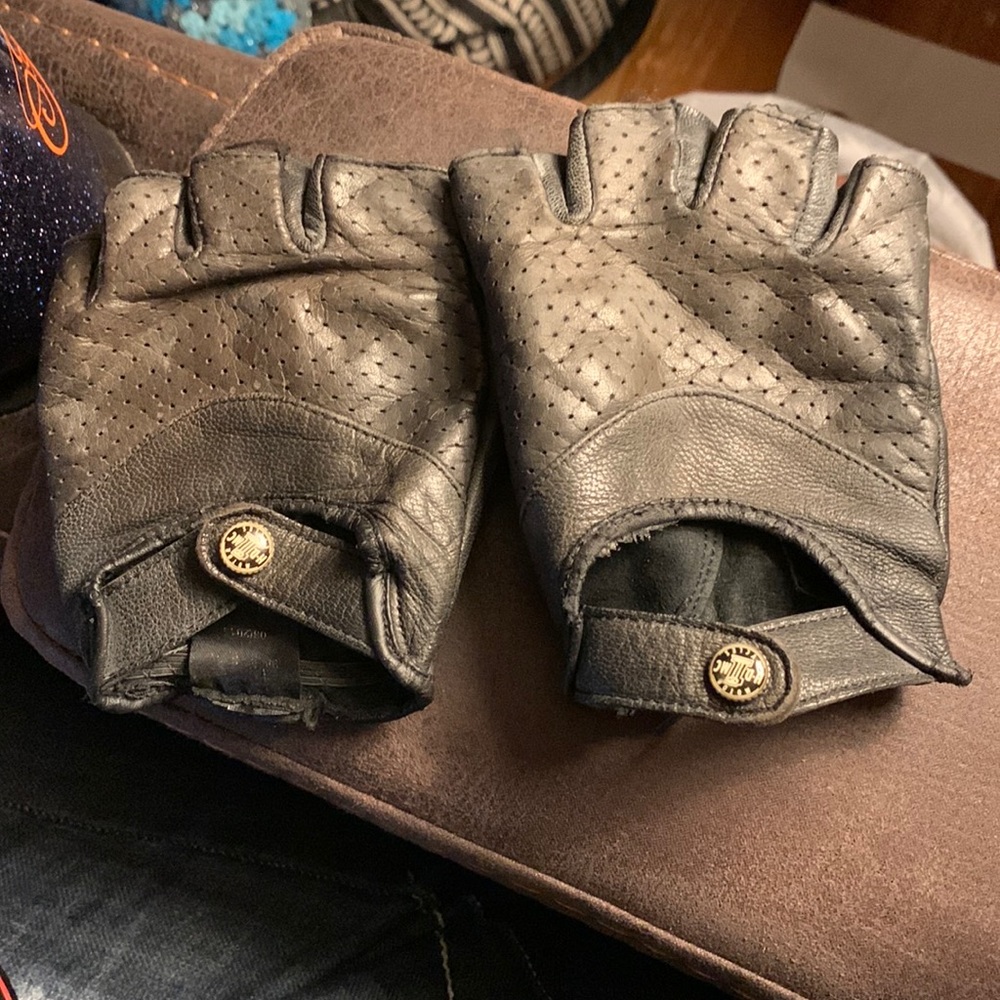 Ladies fingerless gloves